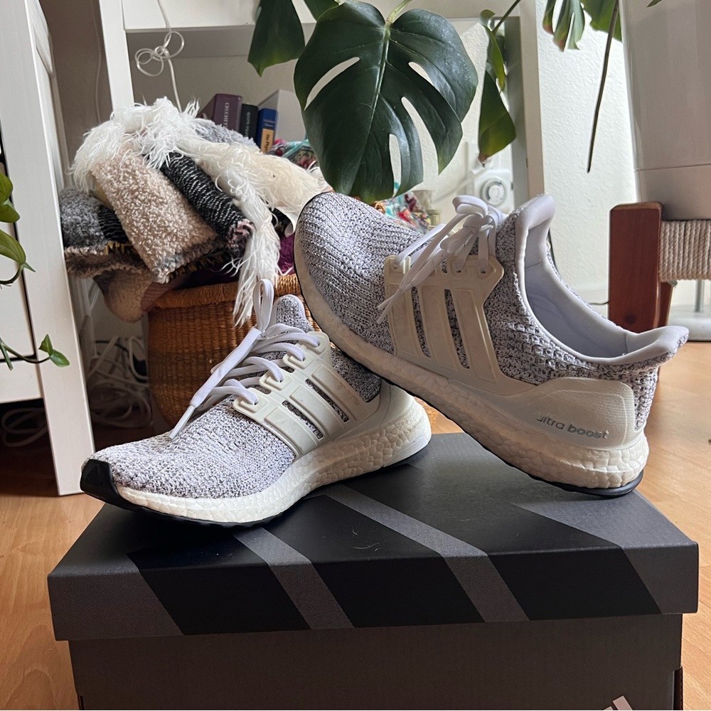 Adidas ultra boost 4.0 cloud white. Mens 7.5, W8.5.